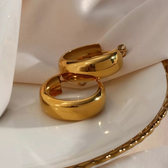 New Chunky Ice Hoop 18K Hoop Earrings, wonderful Earrings, wow Earrings - Picture 4 of 8